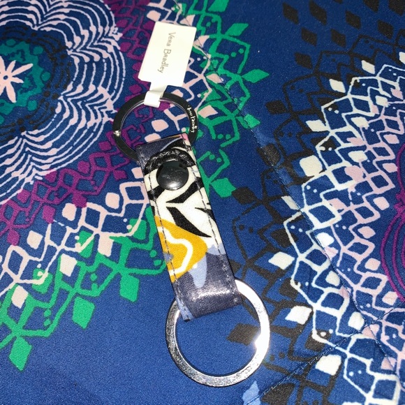 Vera Bradley Accessories - HP 🎉 BNWT Vera Bradley keychain